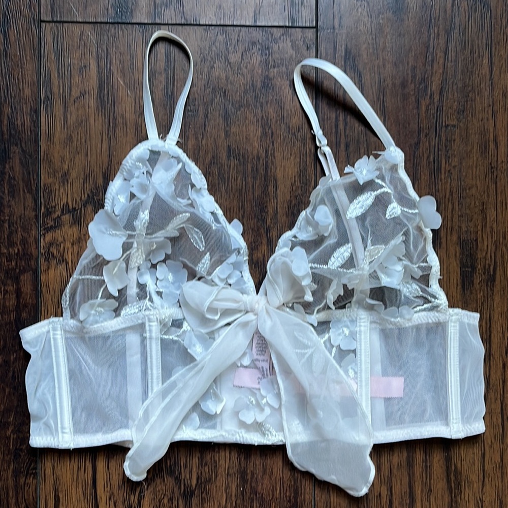 Victoria’s Secret White Sheer Floral Bra - Picture 4 of 10